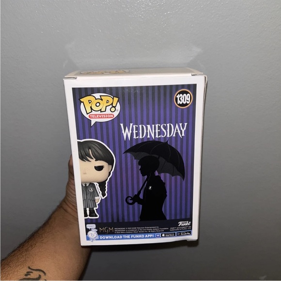 🖤Genuine In Hand🖤 Funko Pop Netflix Wednesday Addams 1309 In Protector - Picture 4 of 4